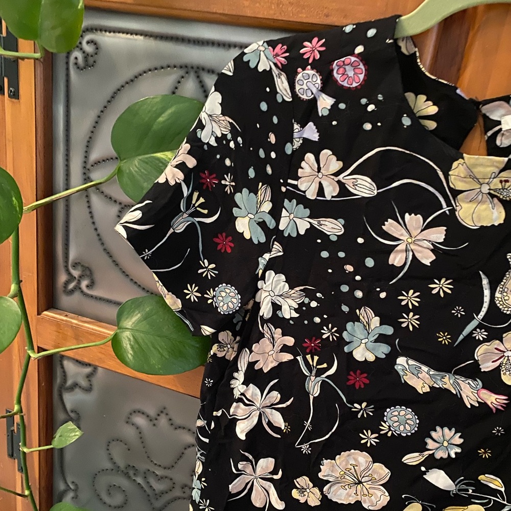 2/$10- H&M - Short Sleeve Shift Sheath Size 2